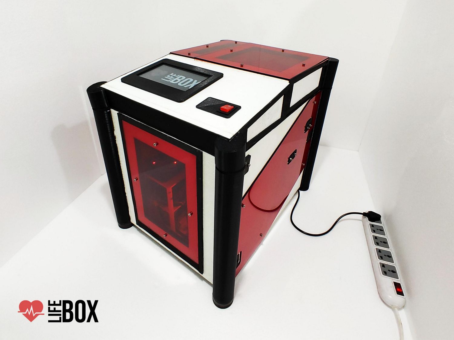 The James Dyson Award winner for India, the Earth Tatvia.